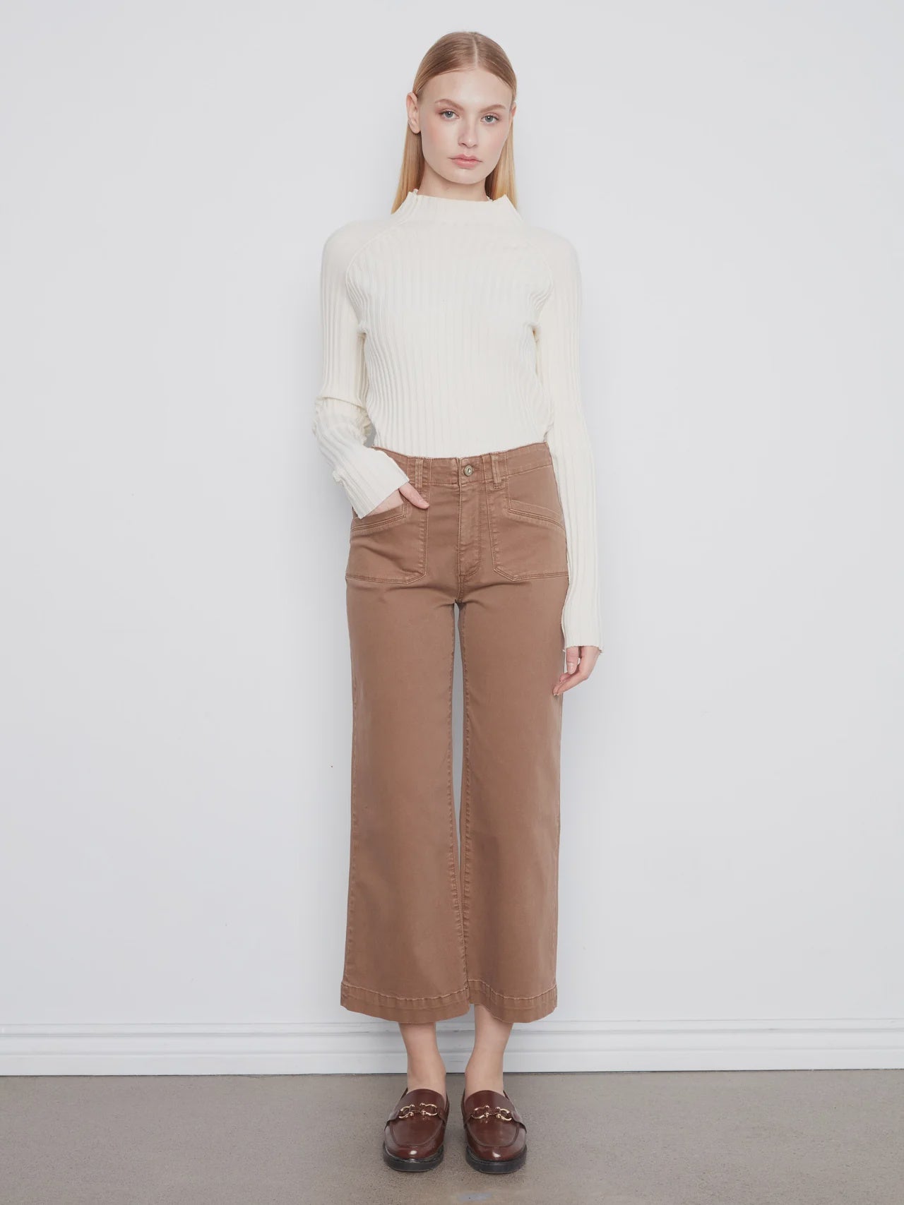 Cropped Wide Leg with Patch Pockets C5660