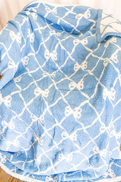 SC - ETA 9/25 - Blue and White Bow Luxury Blanket