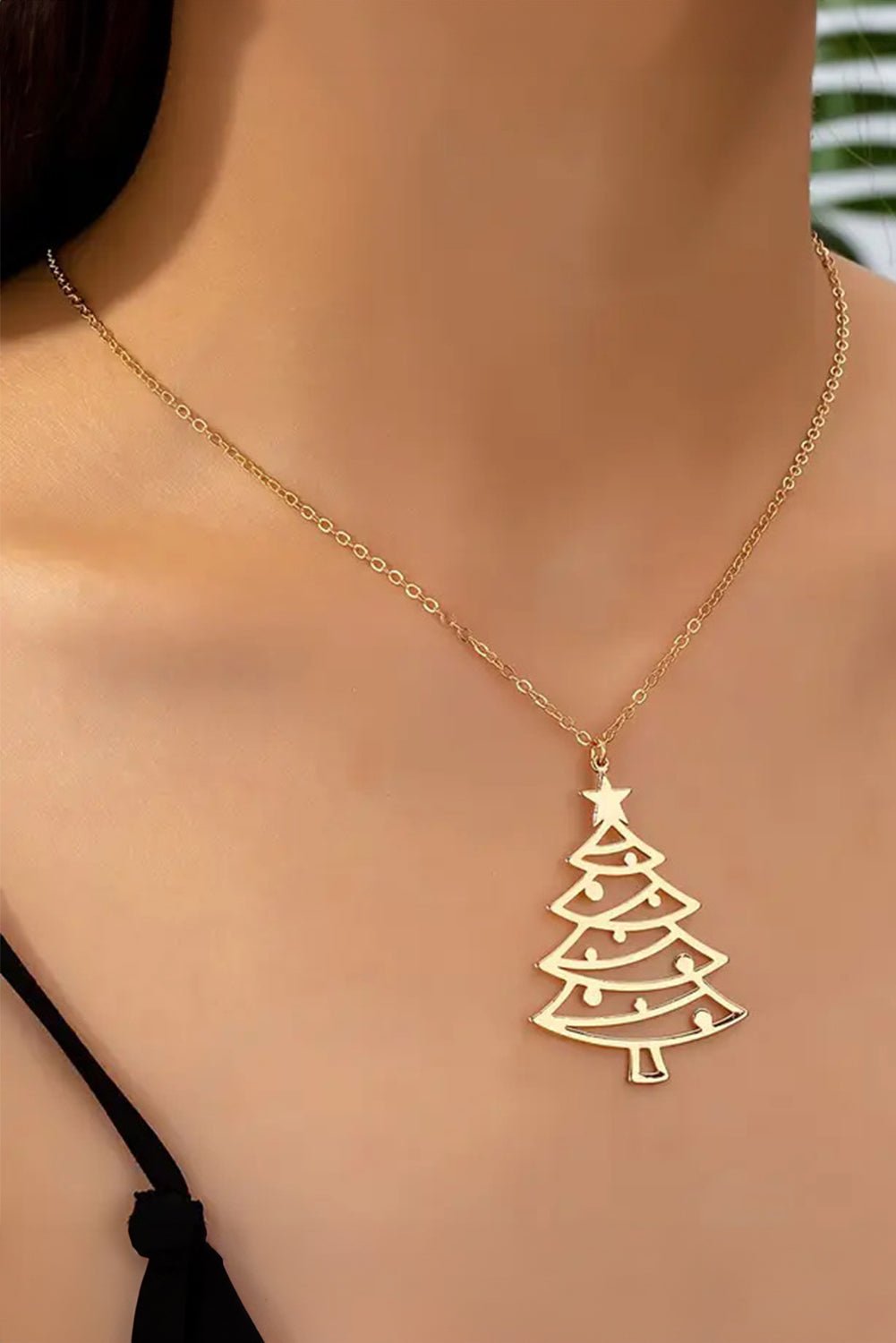 Delilah Hollowed Christmas Tree Necklace - Hello Beautiful BoutiqueJewelryThreaded Pear