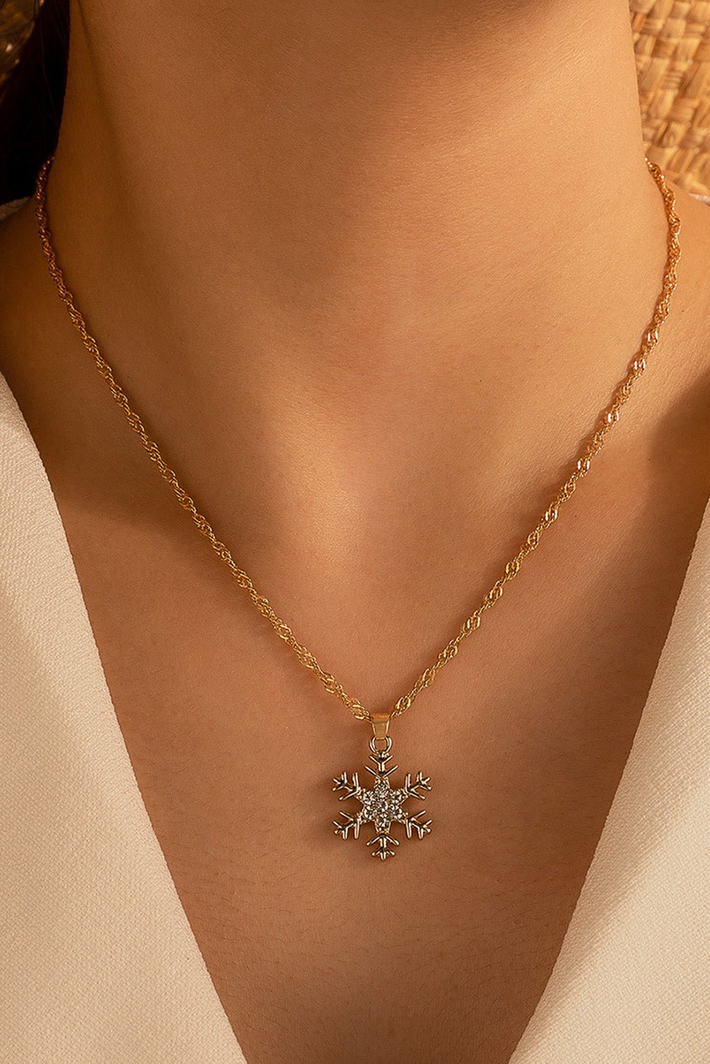 Kelsey Snowflake Christmas Fashion Necklace - Hello Beautiful BoutiqueJewelryThreaded Pear