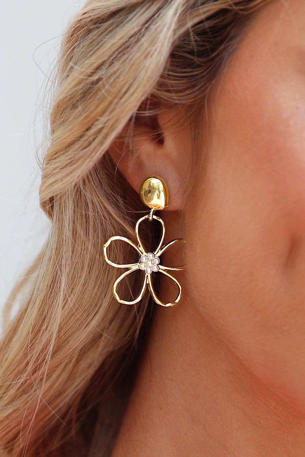 Kendall Pearl Decor Stud Earrings - Hello Beautiful BoutiqueJewelryThreaded Pear