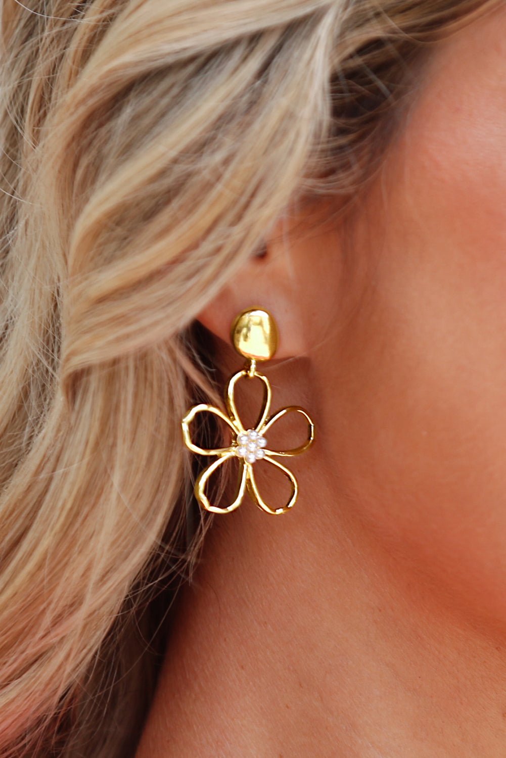 Kendall Pearl Decor Stud Earrings - Hello Beautiful BoutiqueJewelryThreaded Pear