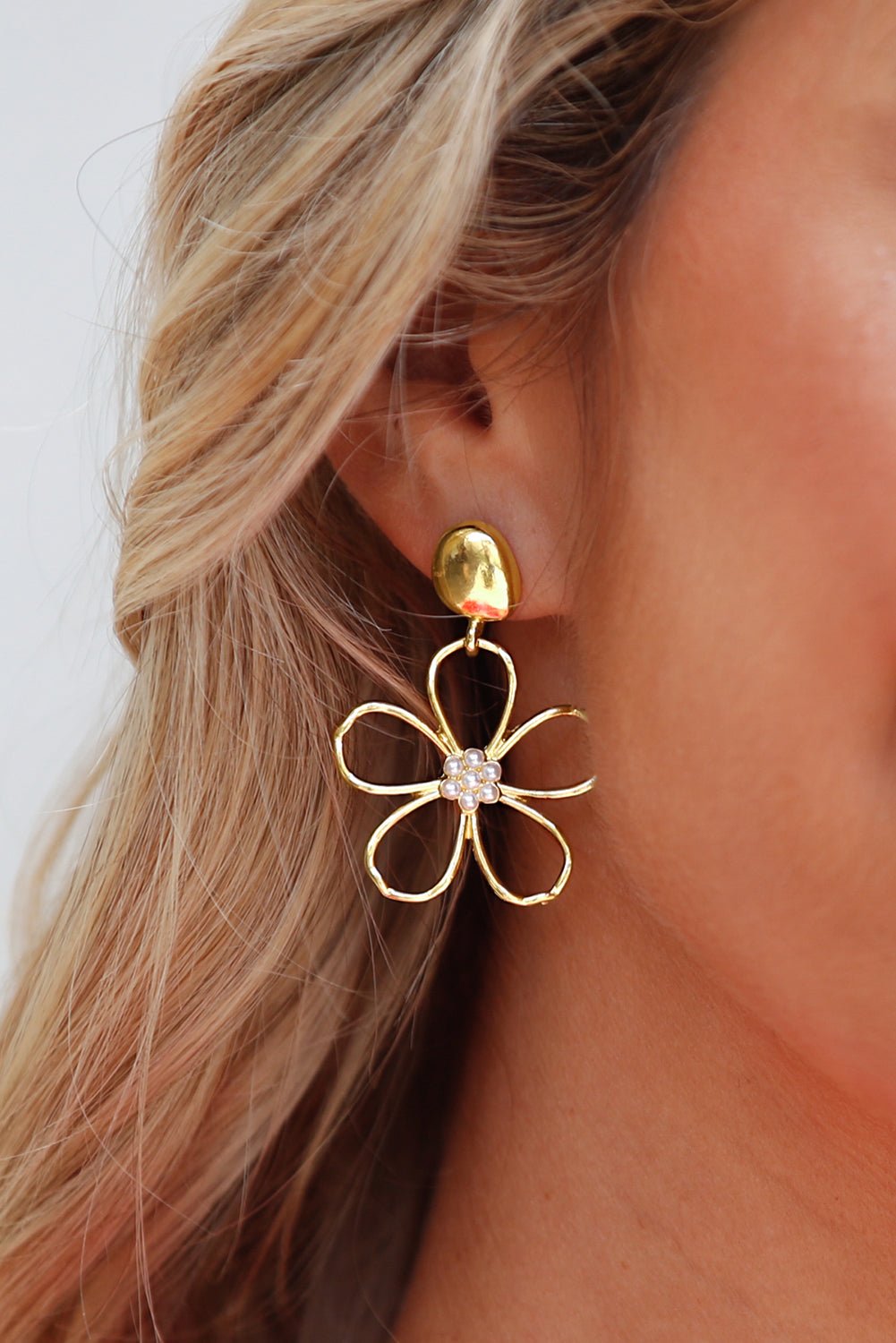 Kendall Pearl Decor Stud Earrings - Hello Beautiful BoutiqueJewelryThreaded Pear