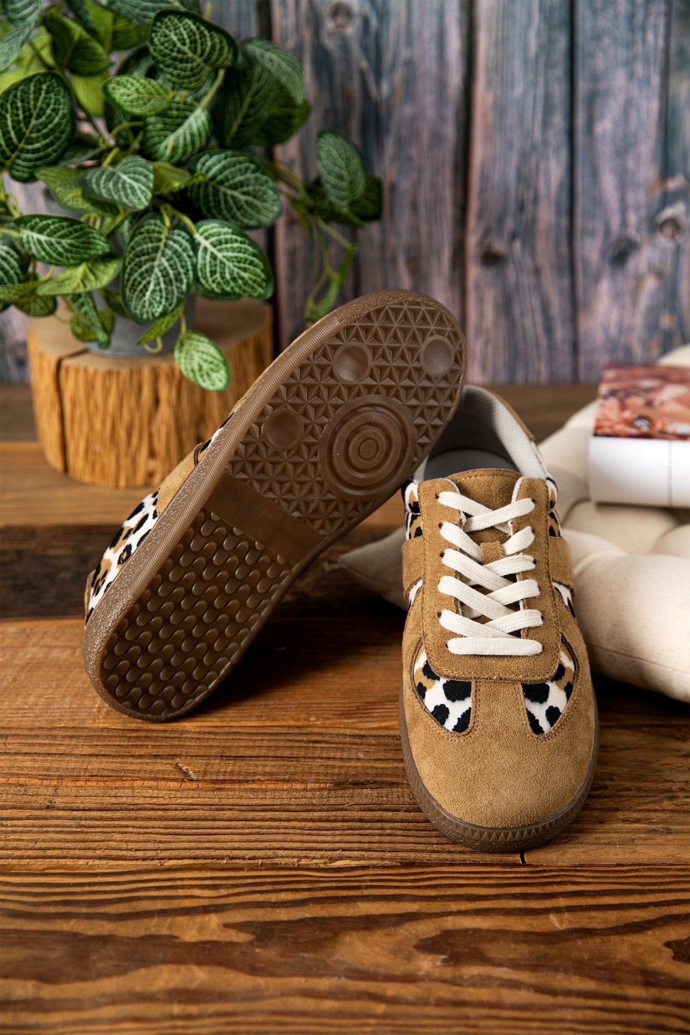 Kyla Lace Up Flat Shoes - Hello Beautiful BoutiqueWomens ShoesThreaded Pear