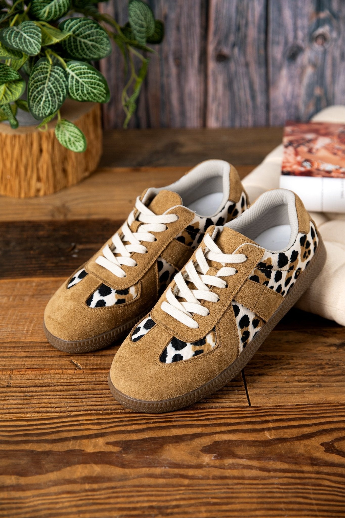 Kyla Lace Up Flat Shoes - Hello Beautiful BoutiqueWomens ShoesThreaded Pear