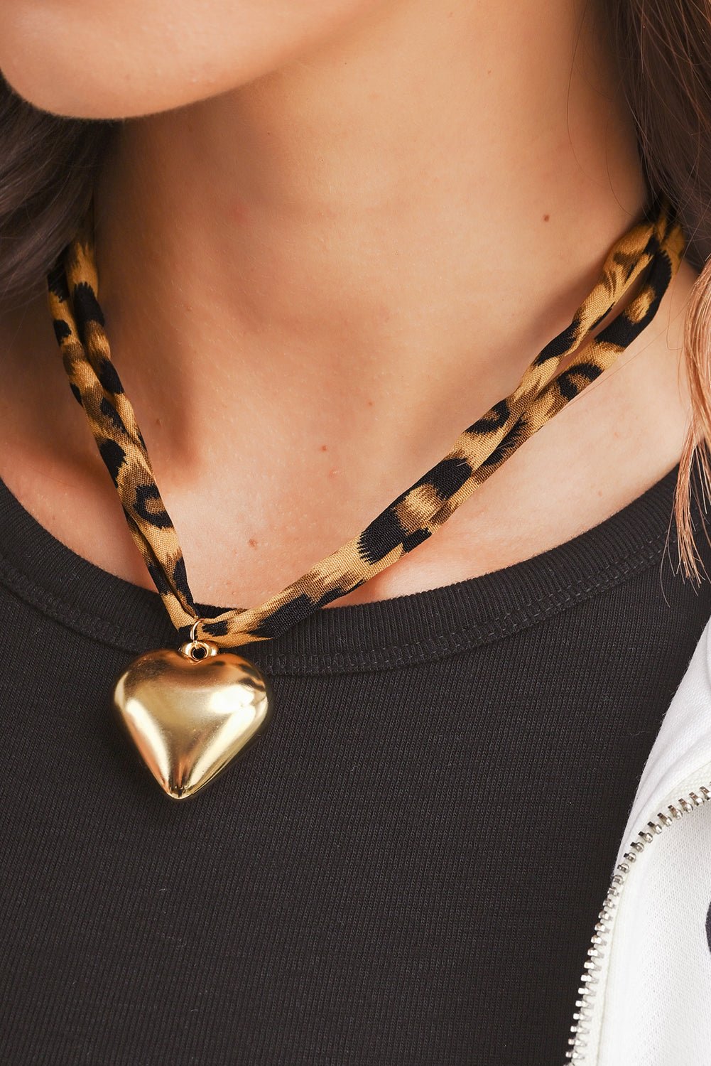 Lea Heart Charm Scarf Necklace - Hello Beautiful BoutiqueJewelryThreaded Pear